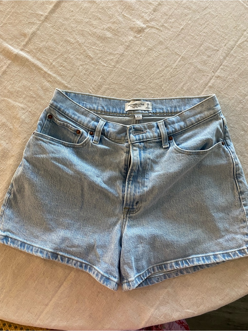 Abercrombie & Fitch “The 4” Mom Short” Curve Love